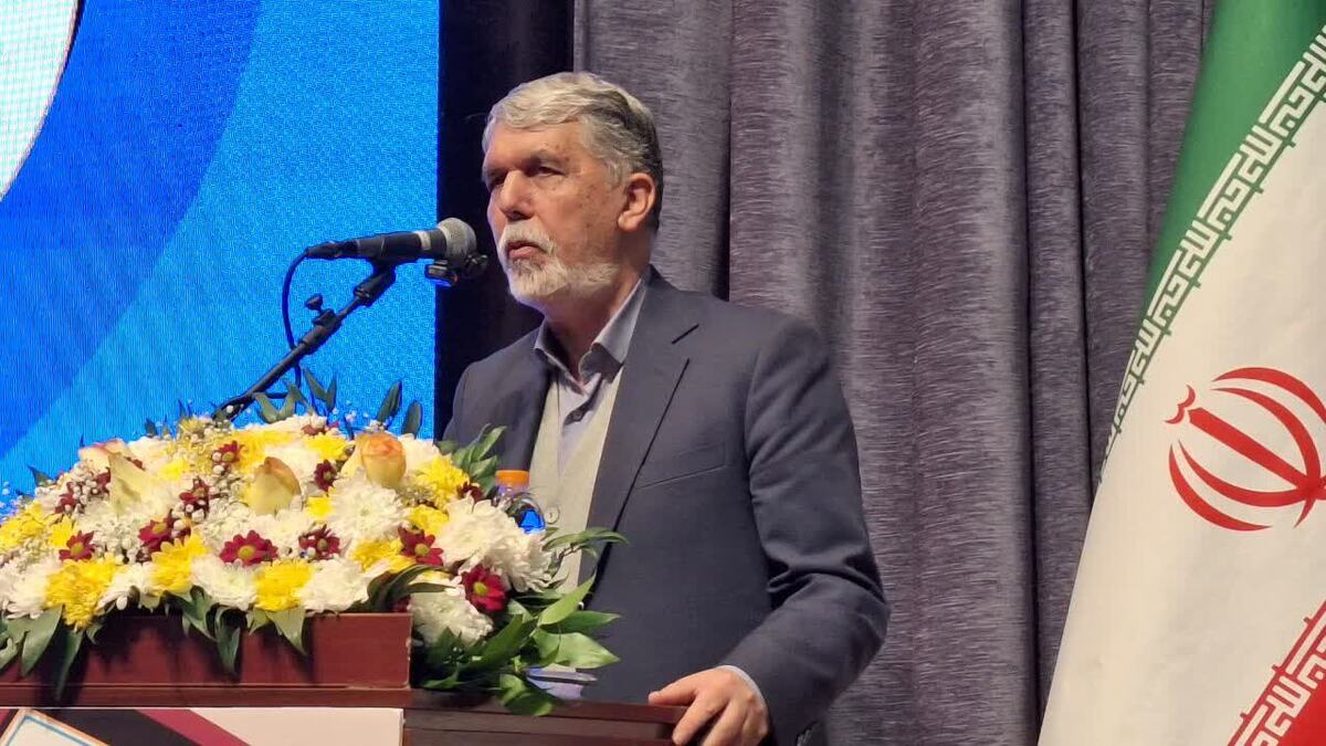 خوشنویسی عروس هنرهای ایرانی و بال پرواز فرهنگ وتمدن ایران است