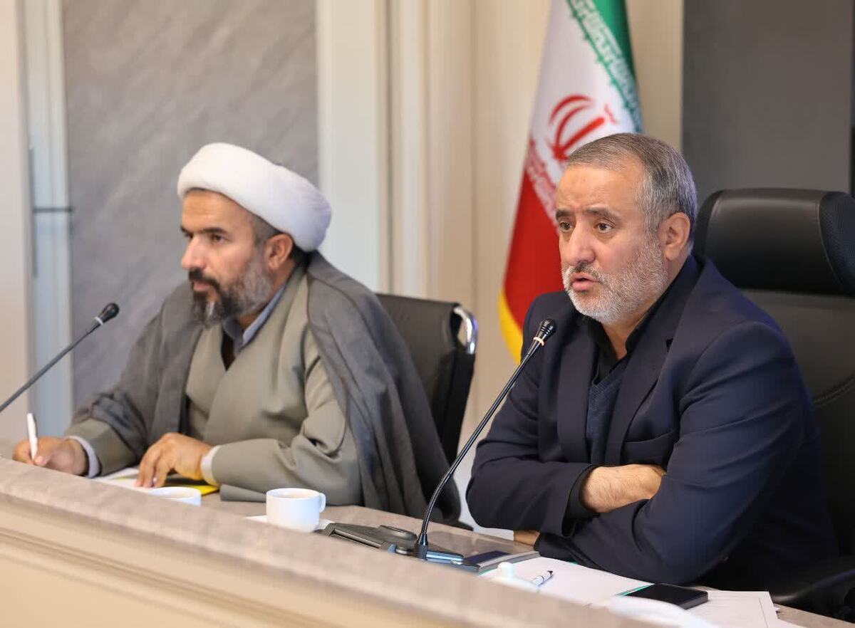 اقامه نماز در ادارات باید با اولویت انجام شود