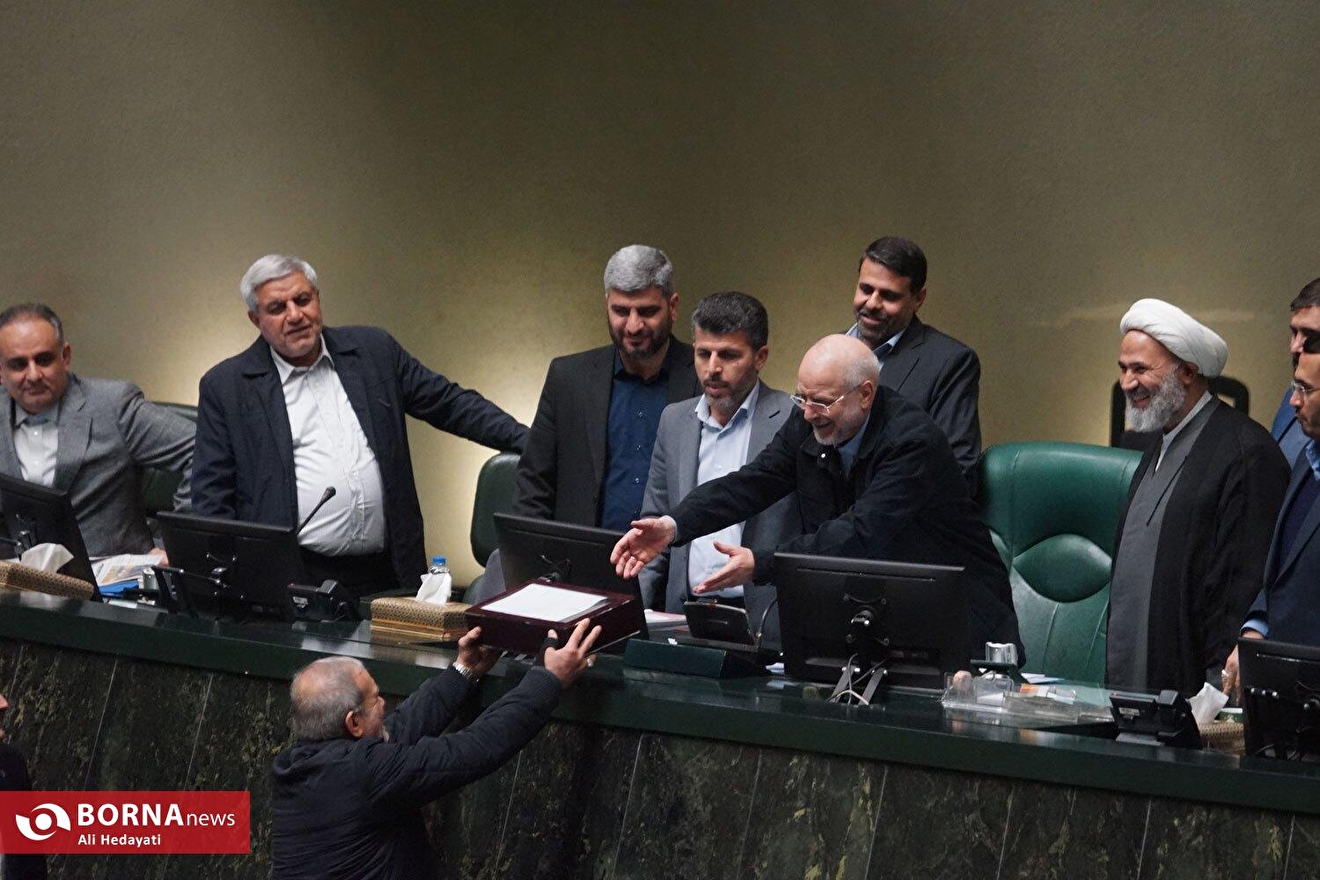 حضور پزشکیان در صحن علنی مجلس