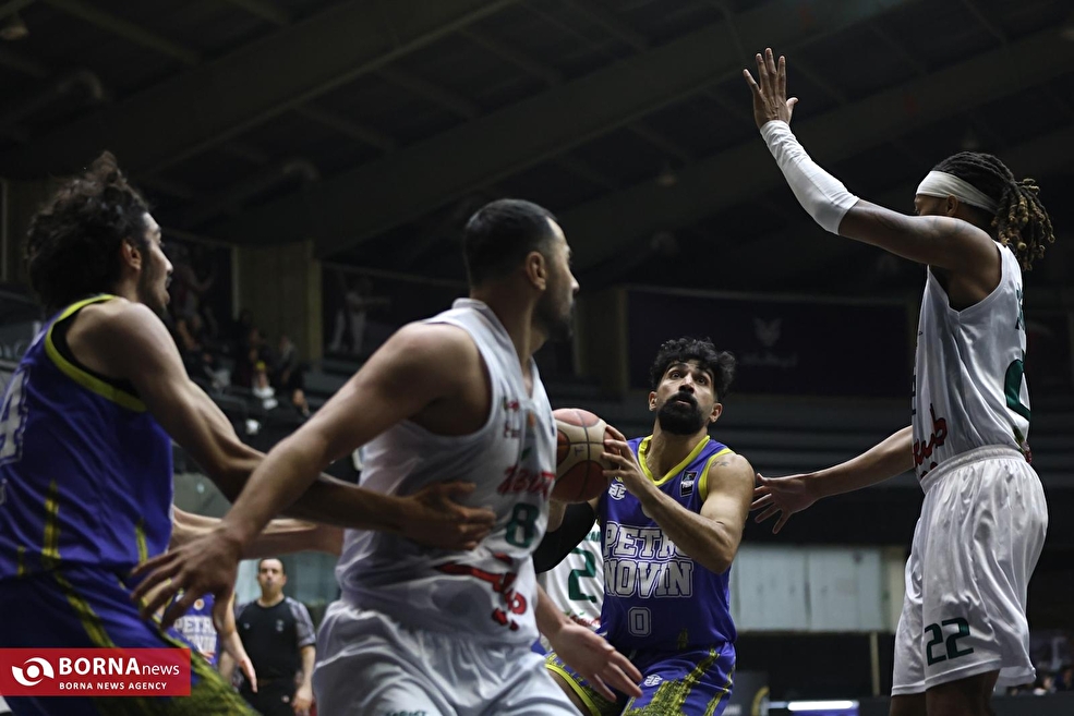 دیدار تیم‌های بسکتبال طبیعت - پترو نوین