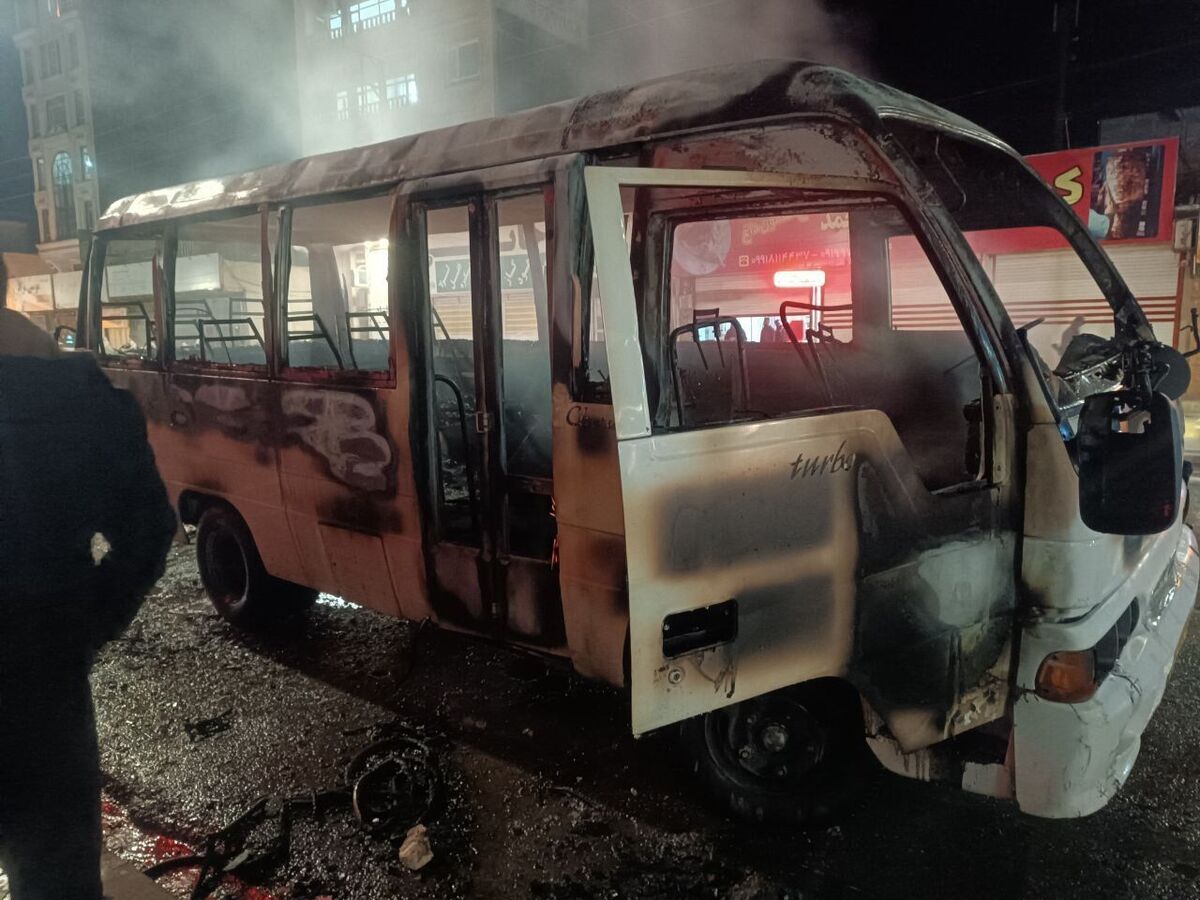 آتش زدن اموال عمومی اقدامی غیرقابل قبول است/ مردم مسیر خود را از اغتشاشگران جدا کردند