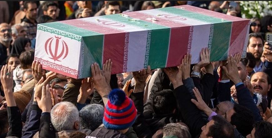 مردم انقلابی قزوین به صحنه آمدند، بساط اشوبگران برچیده شد/ تشییع پیکر ۱۰ شهید مدافع امنیت در قزوین 
