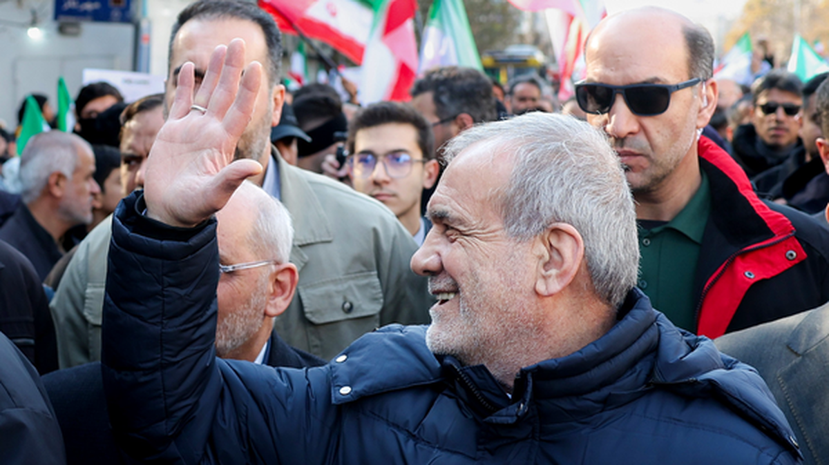 در برابر صلابت شما سر تعظیم فرود می‌آورم