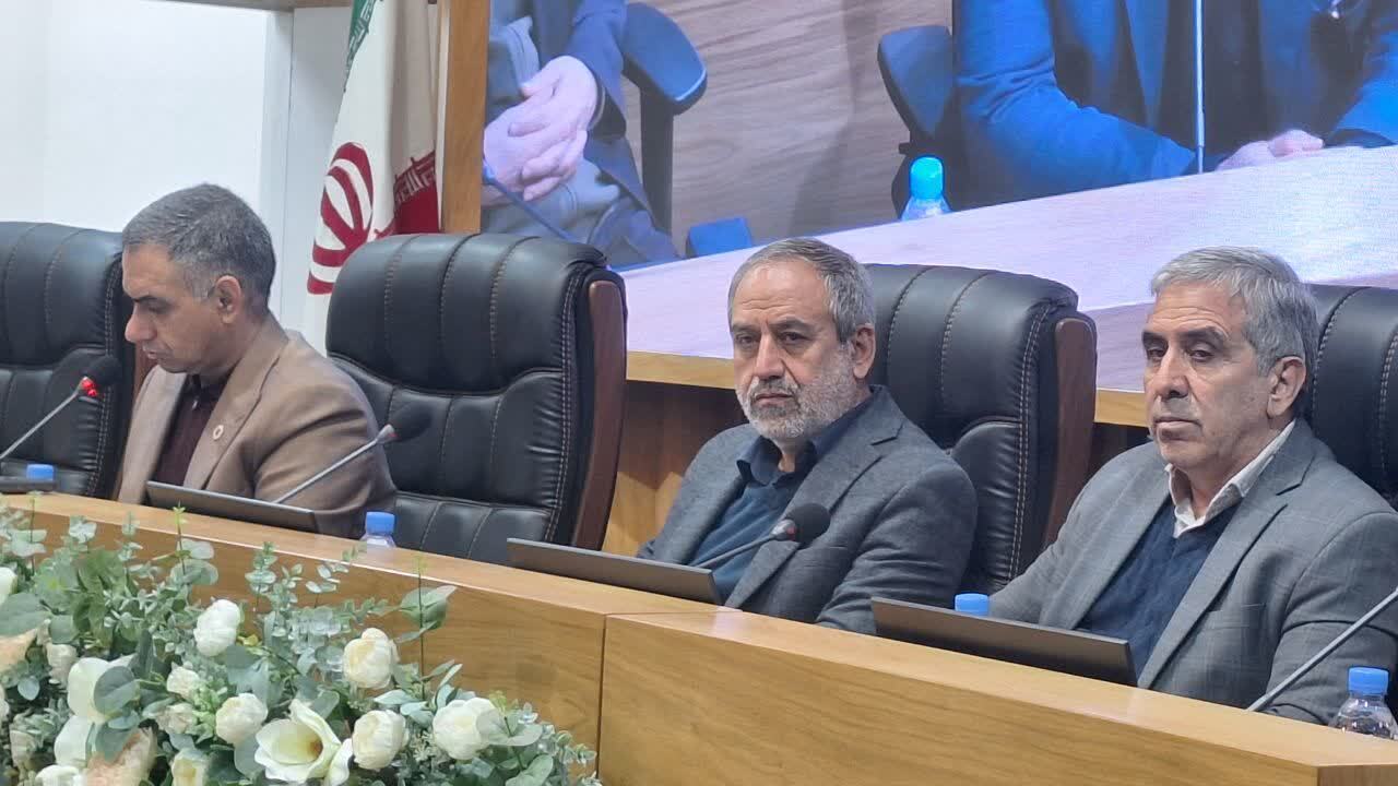 خدمت صادقانه و شنیدن مطالبات مردم را سرلوحه کار خود قرار دهیم 