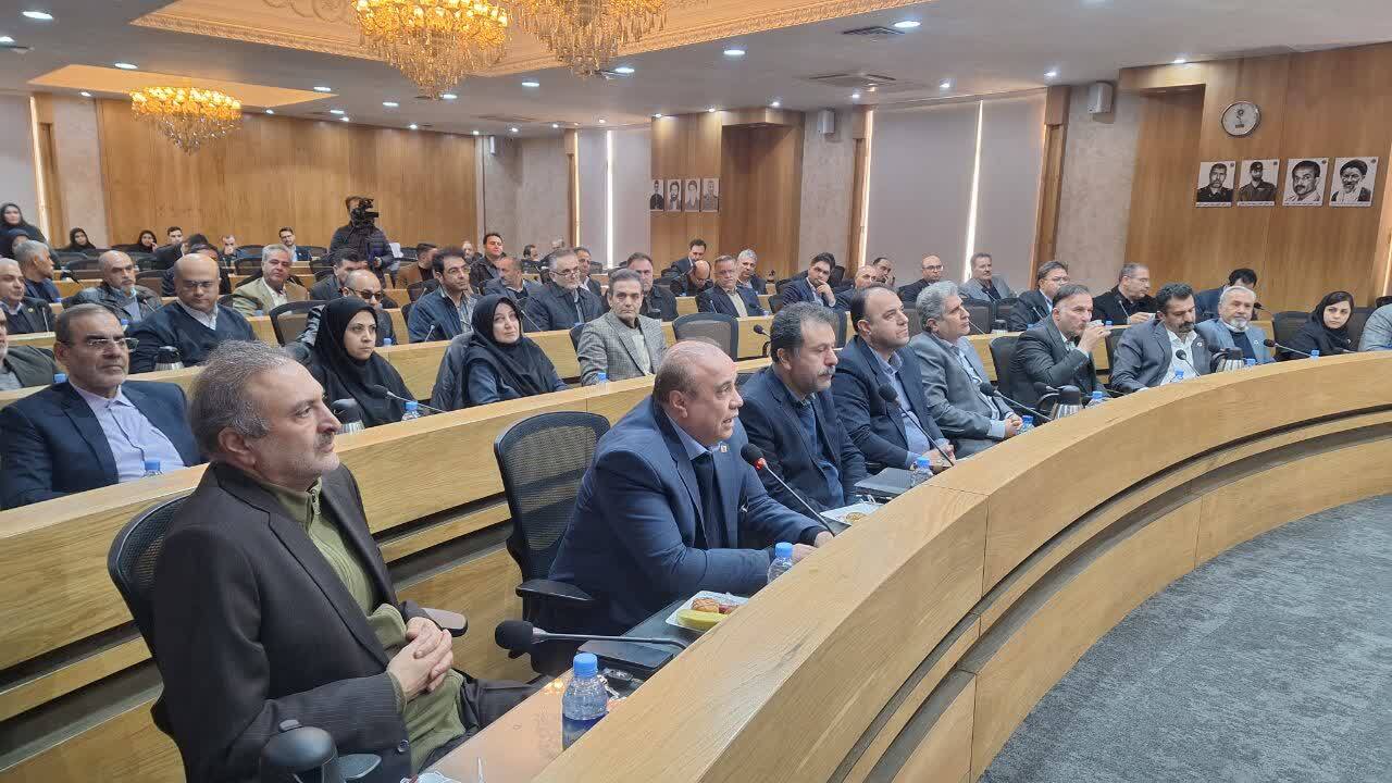 خدمت صادقانه و شنیدن مطالبات مردم را سرلوحه کار خود قرار دهیم 