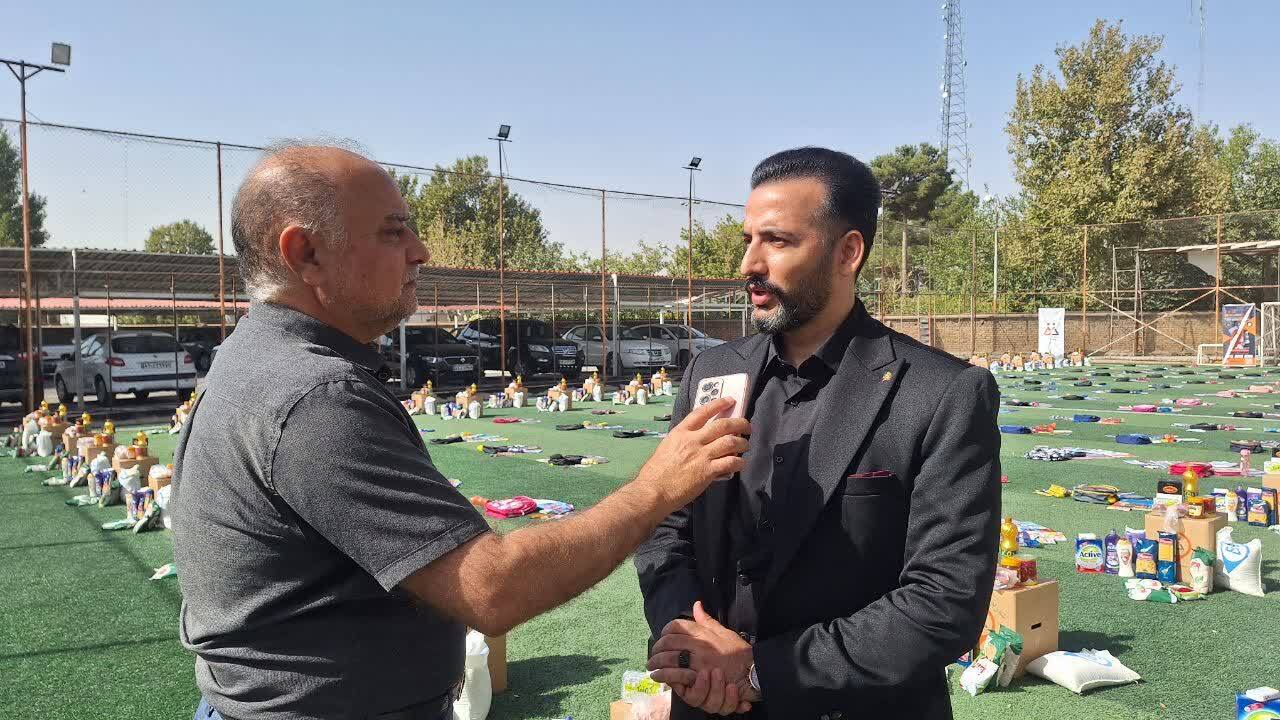 توزیع اقلام یلدایی تهیه شده در کمپین یلدای مهربانی به همراه سبد کالای آذرماه