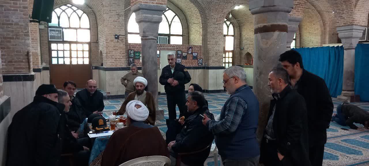 حضور و گفتگو عوامل فراجا در امام زاده یحیی (ع) با مردم و نمازگزاران و بررسی مشکلات حضور و گفتگو عوامل فراجا در امام زاده یحیی (ع) با مردم و نمازگزاران و بررسی مشکلات