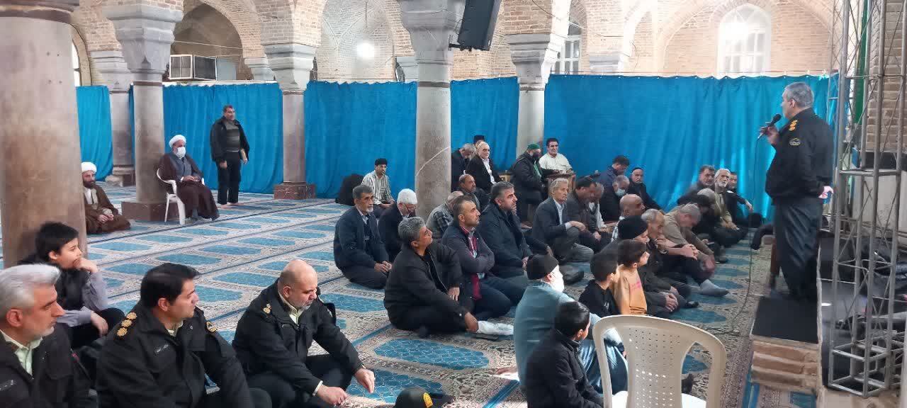 حضور و گفتگو عوامل فراجا در امام زاده یحیی (ع) با مردم و نمازگزاران و بررسی مشکلات حضور و گفتگو عوامل فراجا در امام زاده یحیی (ع) با مردم و نمازگزاران و بررسی مشکلات