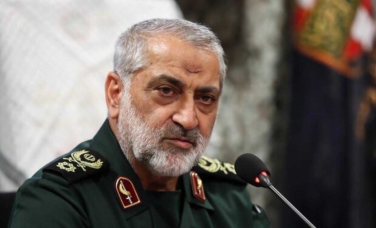 اگر به رهبر ما تعرض شود دنیای متجاوزان را به آتش می‌کشیم