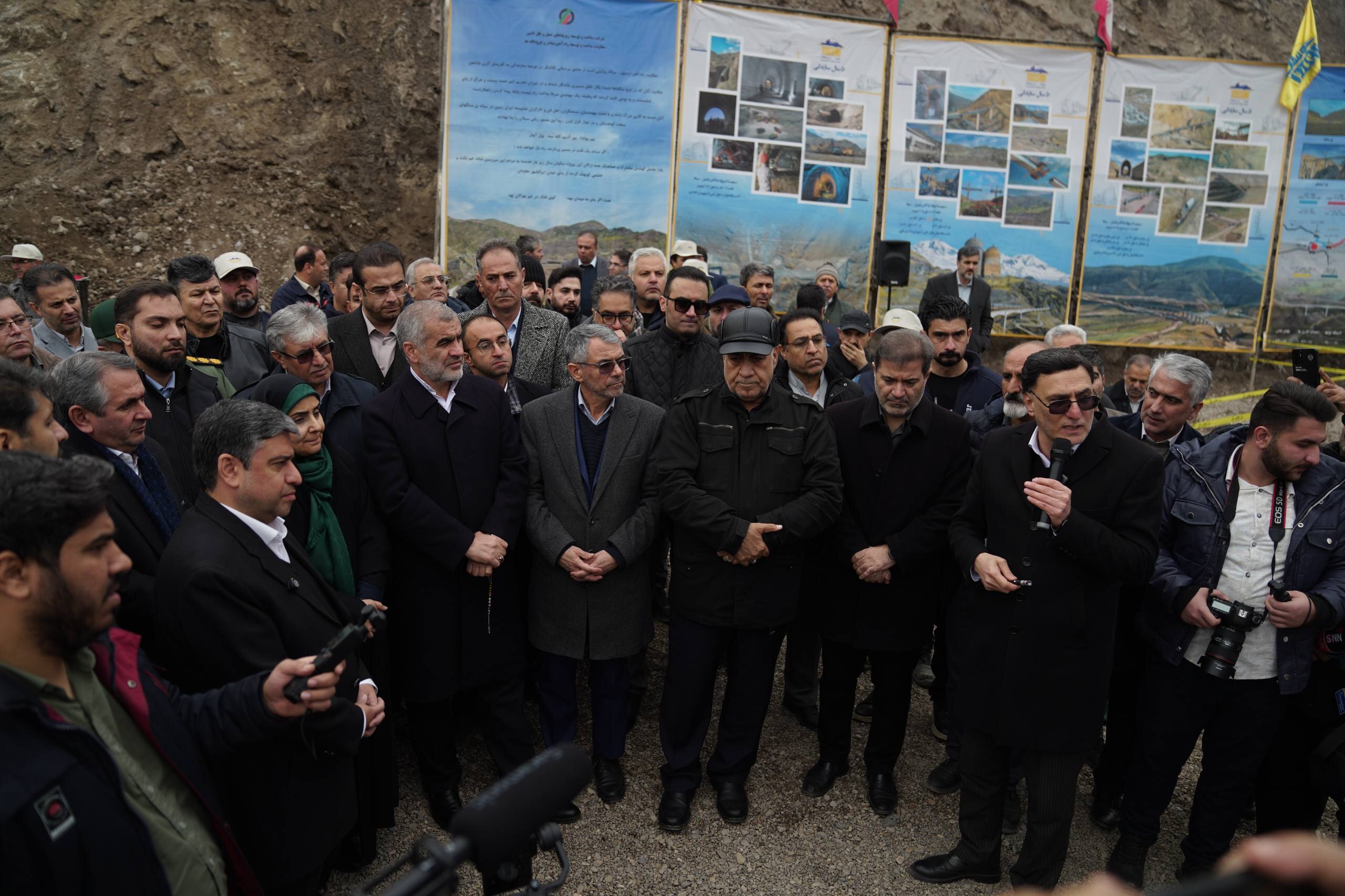 وزیر راه: صدای سوت قطار تا پایان سال در اردبیل شنیده می‌شود/ریل‌گذاری راه‌آهن اردبیل–میانه به پایان رسید