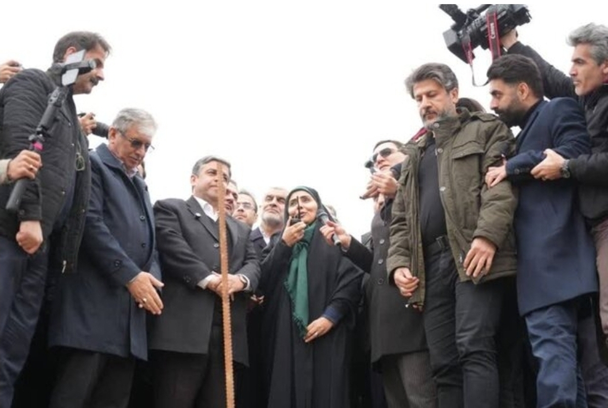 اتمام عملیات ریل‌گذاری راه‌آهن اردبیل-میانه با حضور وزیر راه و شهرسازی