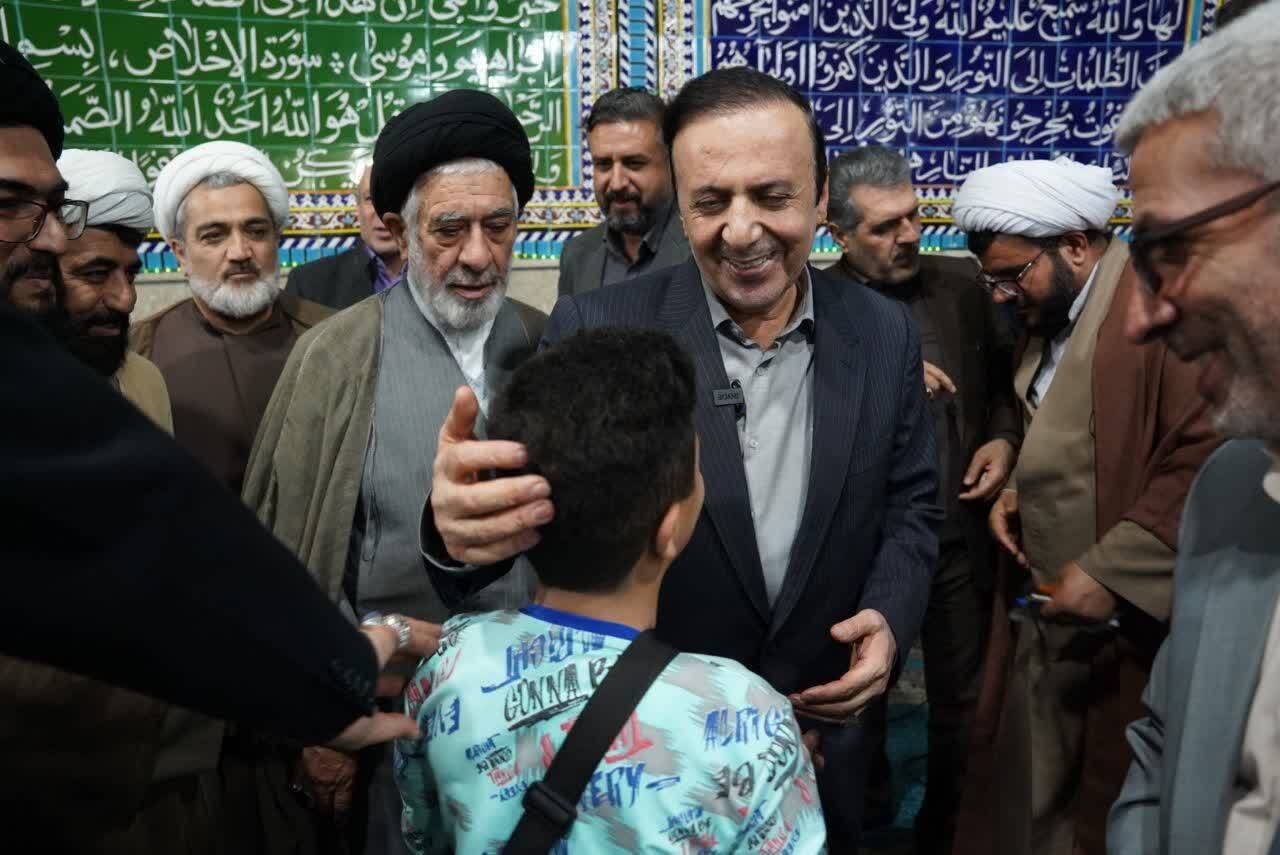 حضور استاندار قزوین در جمع نمازگزاران مسجد امیرالمومنین (ع) مالکانه شهرک مینودر قزوین