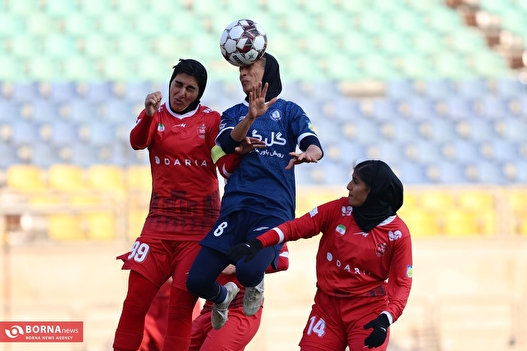 دیدار تیم‌های فوتبال دختران پرسپولیس - گل‌گهر