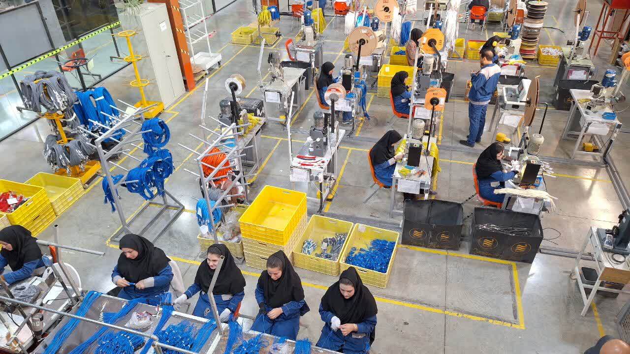 بازدید مدیرعامل صندوق ضمانت صادرات ایران از شرکت نوآور ارتباط صنعت 