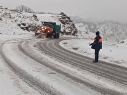 تلاش شبانه‌روزی راهداران؛ راه بازفت در میان برف بسته نیست