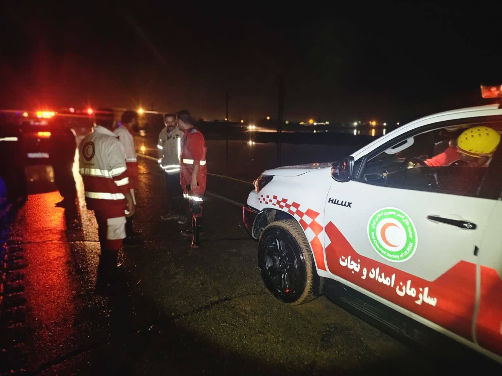 تداوم عملیات امدادرسانی هلال احمر خوزستان در ۹ شهرستان / اسکان اضطراری ۶۷ نفر و رهاسازی ۱۲۶ خودرو در پی بارندگی شدید تداوم عملیات امدادرسانی هلال احمر خوزستان در ۹ شهرستان / اسکان اضطراری ۶۷ نفر و رهاسازی ۱۲۶ خودرو در پی بارندگی شدید