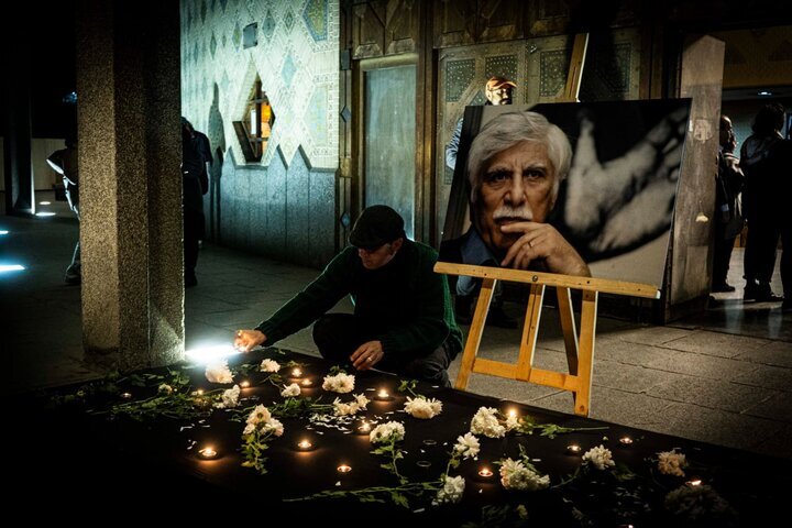 اهالی تئاتر شهر در فقدان بهرام بیضایی به سوگ نشستند اهالی تئاتر شهر در فقدان بهرام بیضایی به سوگ نشستند