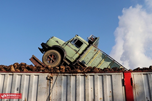 تولید شکر از چغندر قند در کارخانه‌ی قند اصفهان