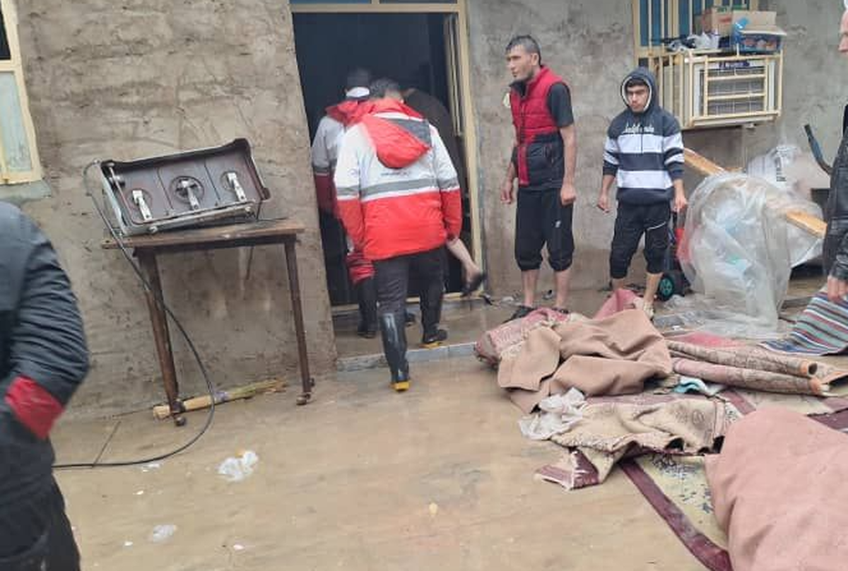 امدادرسانی هلال‌احمر خوزستان به ۶۹۱ خانوار متأثر از بارش‌های اخیر / عملیات تا پایداری شرایط ادامه دارد