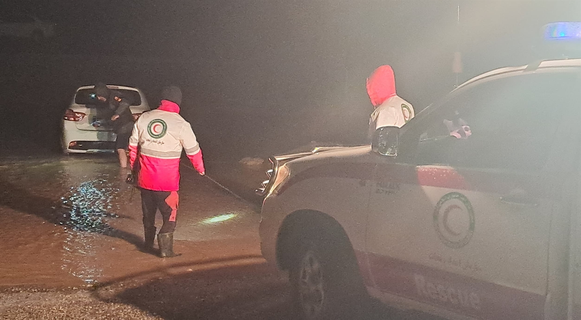 امدادرسانی هلال‌احمر خوزستان به ۶۹۱ خانوار متأثر از بارش‌های اخیر / عملیات تا پایداری شرایط ادامه دارد