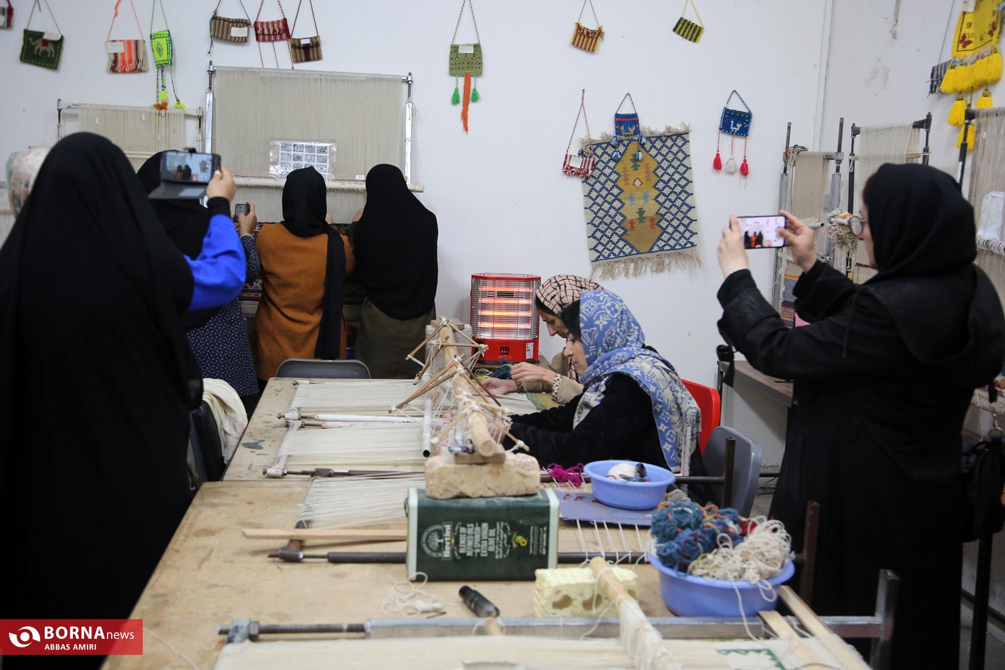 بازدید خبرنگاران از مرکز آموزش، پژوهش و نوآوری صنایع دستی فارس؛ نقش آموزش مستمر در توسعه و اشتغال‌زایی صنایع دستی