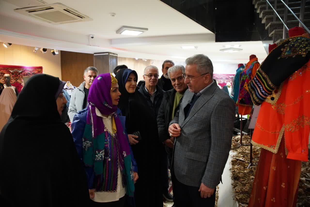 معاون سیاسی استاندار قزوین از نمایشگاه مد و لباس بانوان بازدید کرد
