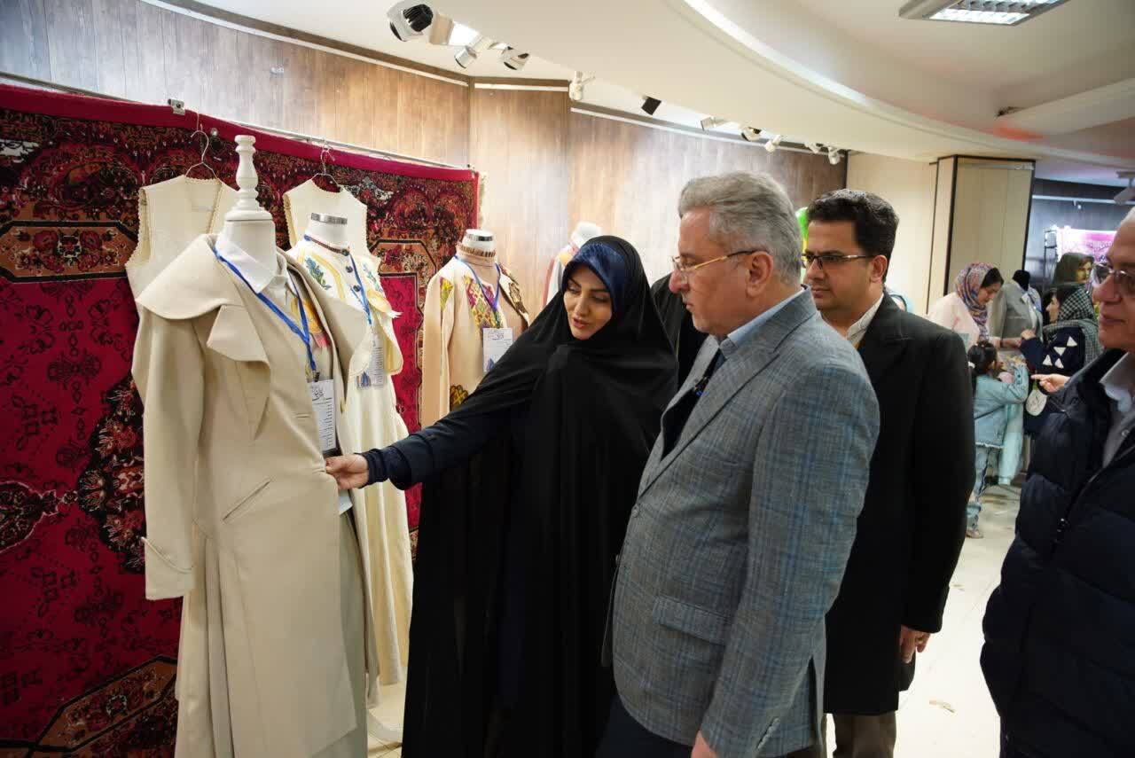 معاون سیاسی استاندار قزوین از نمایشگاه مد و لباس بانوان بازدید کرد
