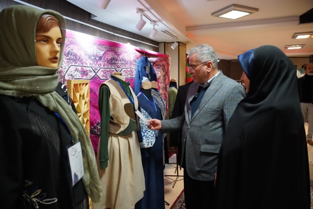 معاون سیاسی استاندار قزوین از نمایشگاه مد و لباس بانوان بازدید کرد