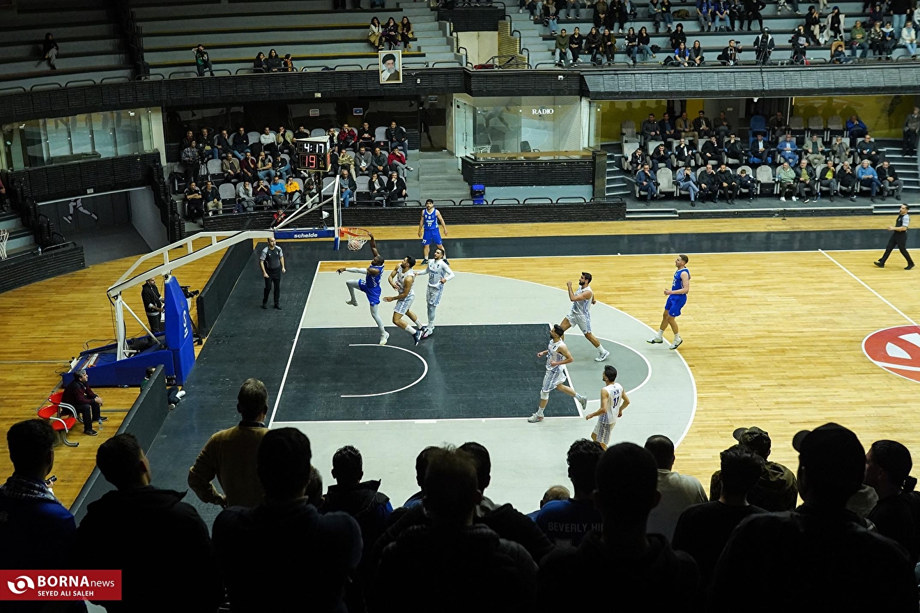 دیدار تیم‌های بسکتبال استقلال - پالایش نفت
