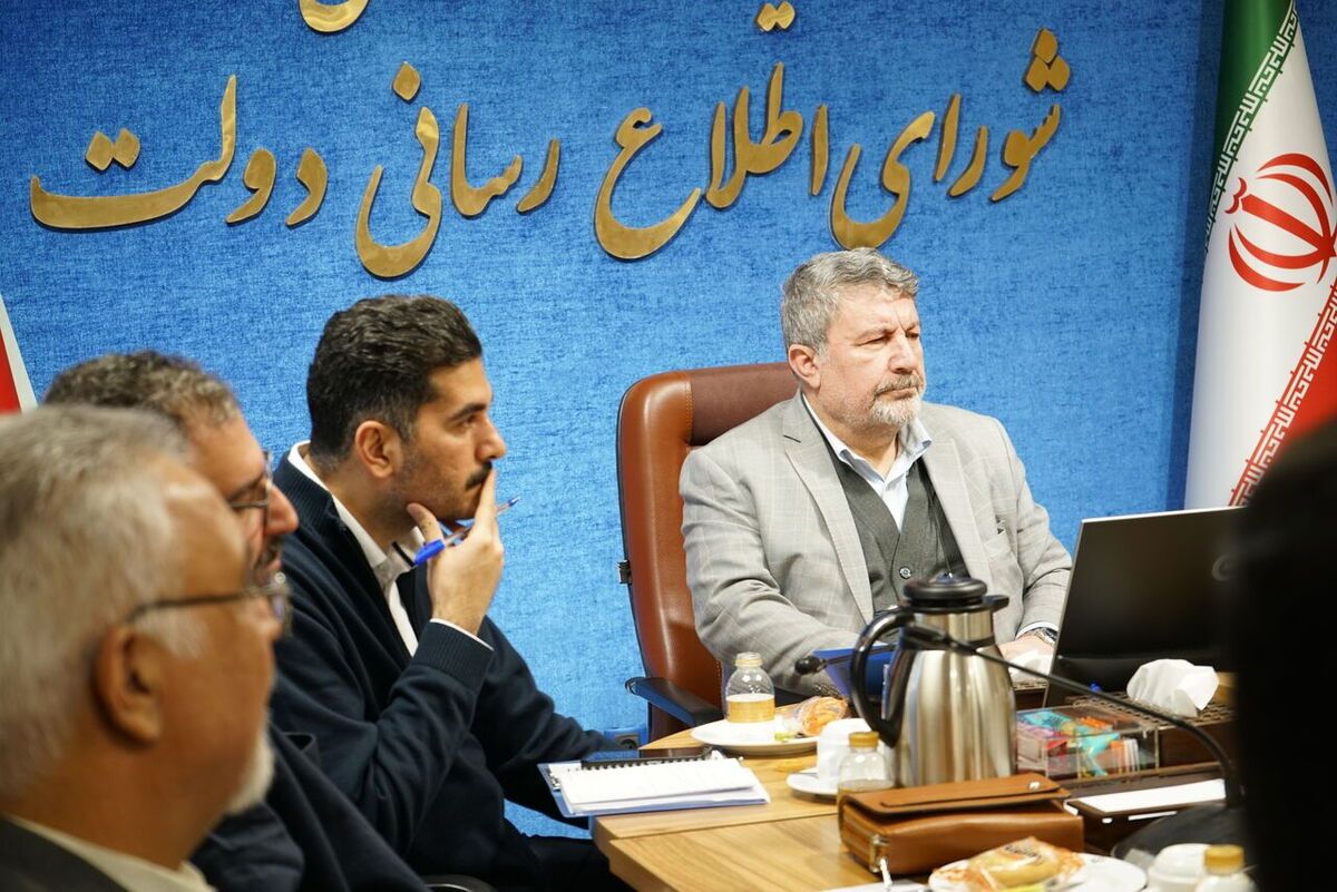 دیدار الیاس حضرتی با جمعی از مدیران رسانههای اصولگرا و اصلاح طلب و مستقل