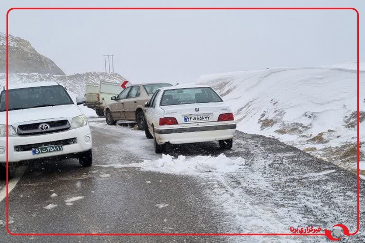 بارش برف و کولاک ۲۳ محور اصلی و فرعی کشور را مسدود کرد