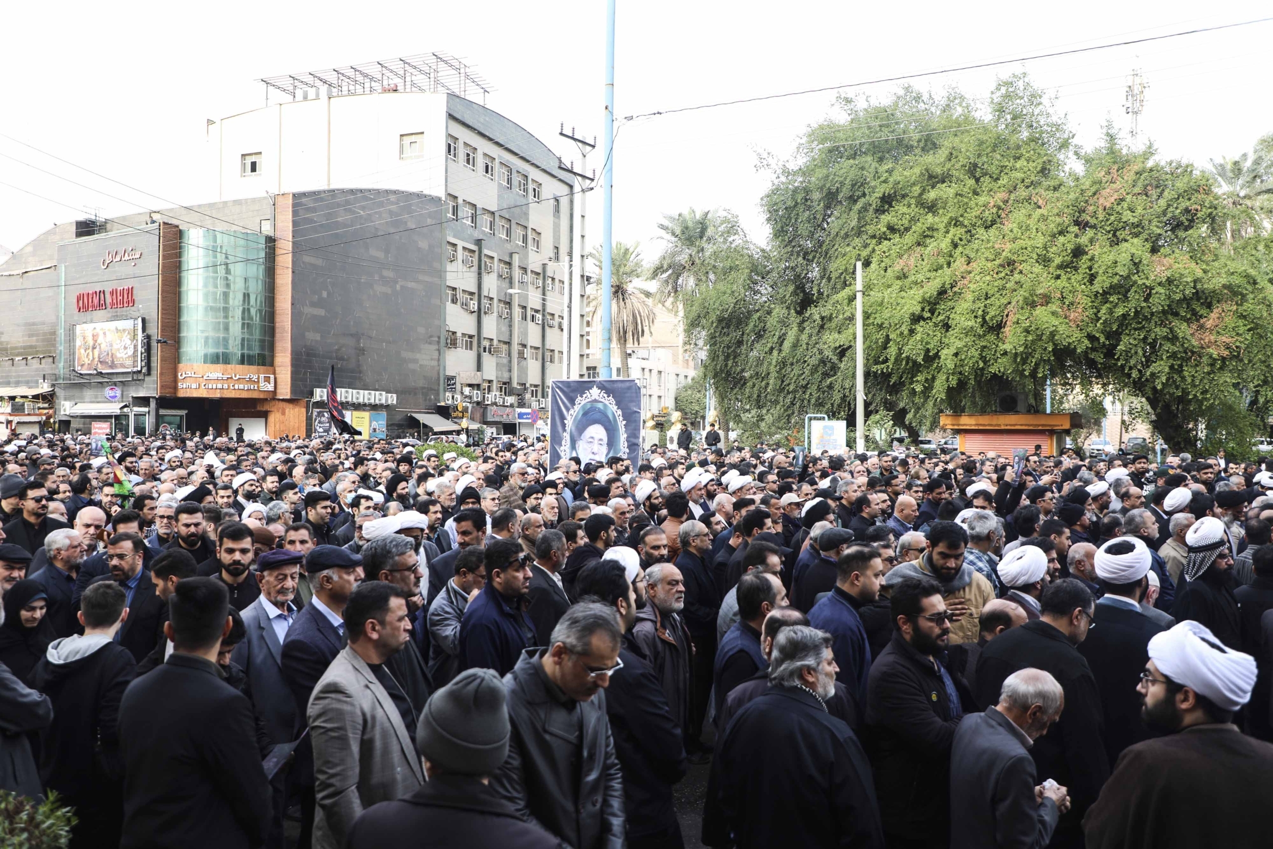 پیکر آیتالله شفیعی تشییع و در جوار فرزندانش به خاک سپرده شد پیکر آیتالله شفیعی تشییع و در جوار فرزندانش به خاک سپرده شد