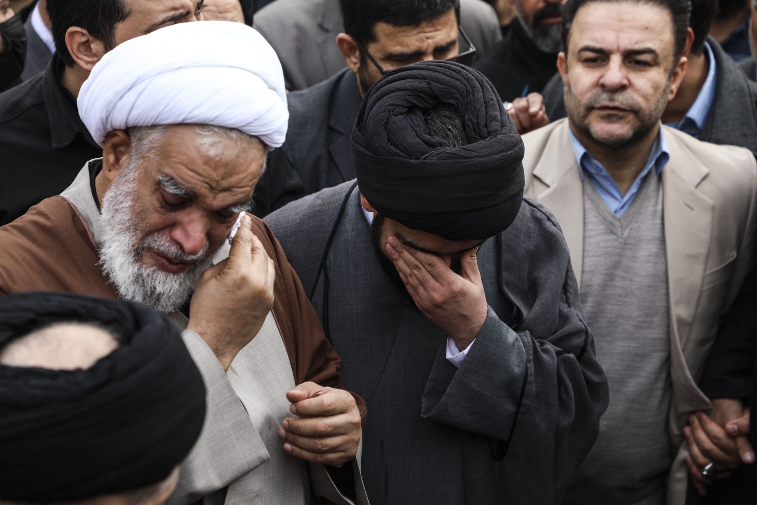 پیکر آیتالله شفیعی تشییع و در جوار فرزندانش به خاک سپرده شد پیکر آیتالله شفیعی تشییع و در جوار فرزندانش به خاک سپرده شد