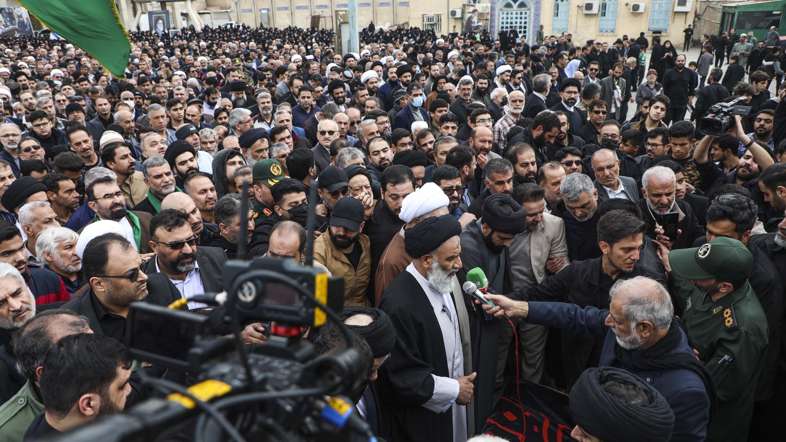 پیکر آیتالله شفیعی تشییع و در جوار فرزندانش به خاک سپرده شد پیکر آیتالله شفیعی تشییع و در جوار فرزندانش به خاک سپرده شد