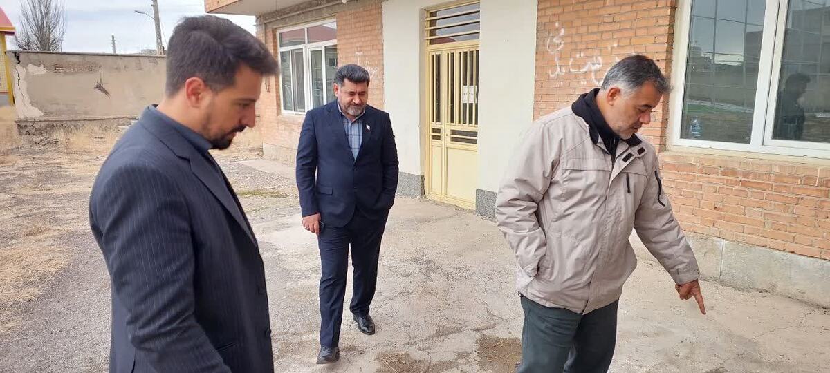 بازدید میدانی مدیرکل ورزش و جوانان استان از اماکن ورزشی مهربان، دوزدوزان و شربیان