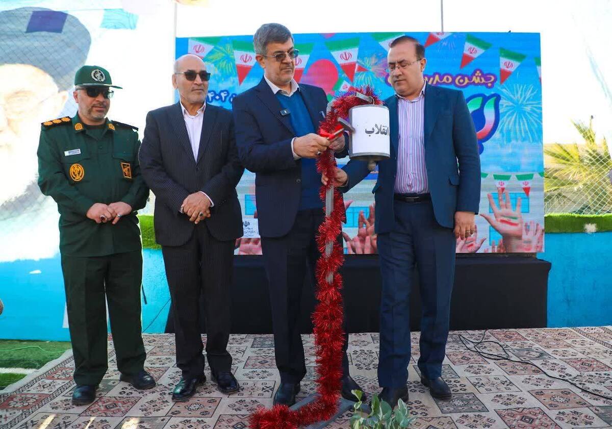 نواخته شدن زنگ انقلاب در مدارس استان یزد