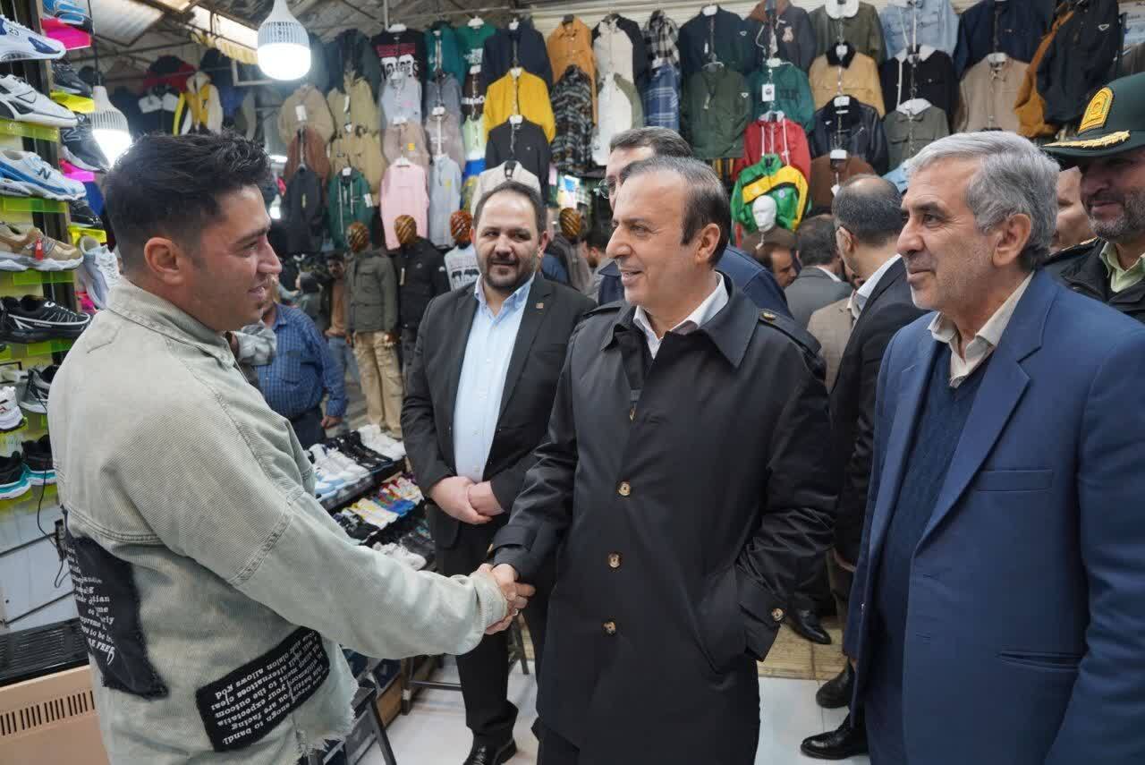 استاندار قزوین پای صحبت مردم و بازاریان