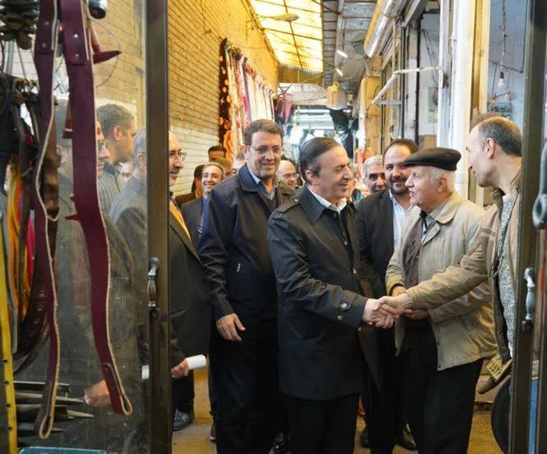 استاندار قزوین پای صحبت مردم و بازاریان