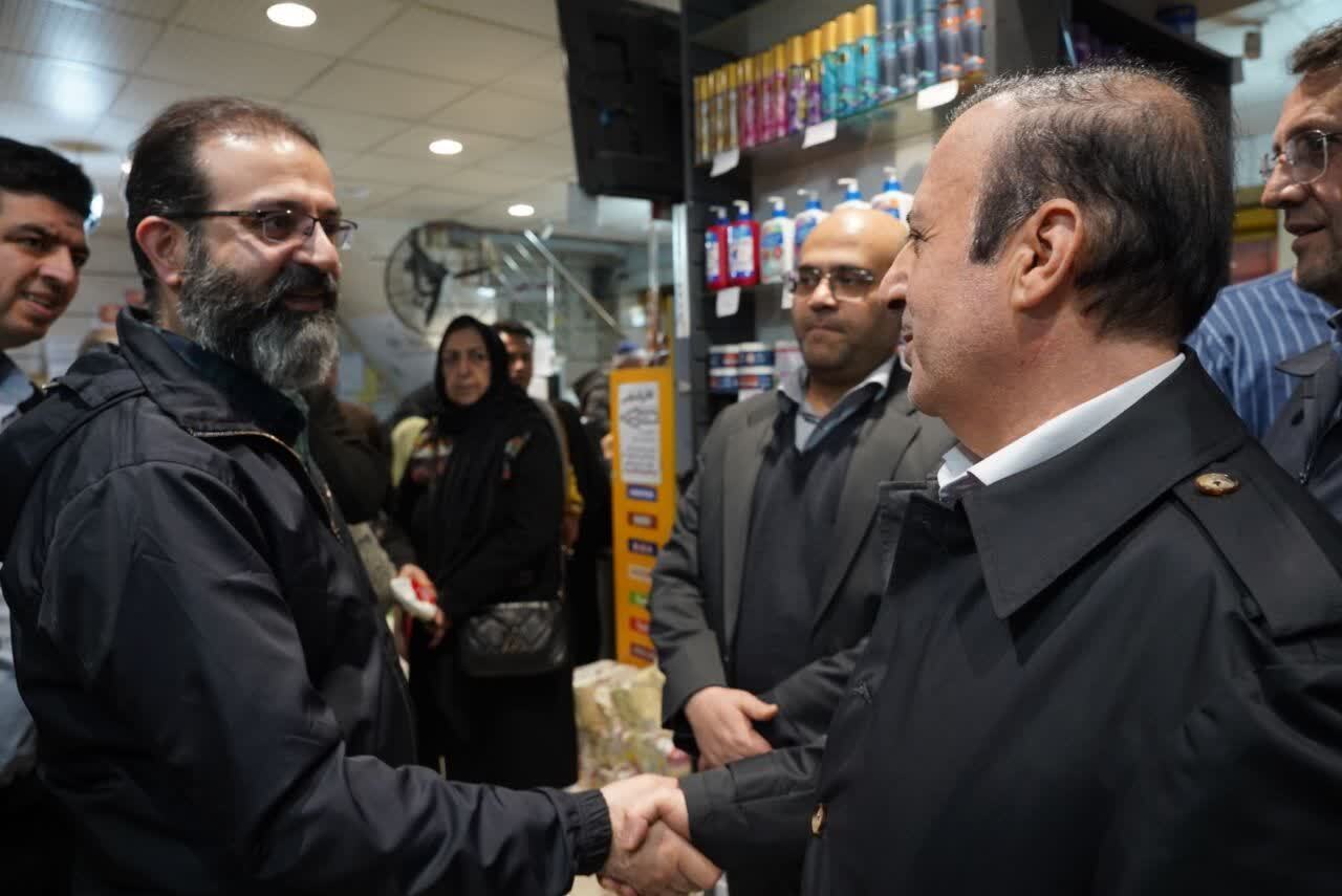 استاندار قزوین پای صحبت مردم و بازاریان