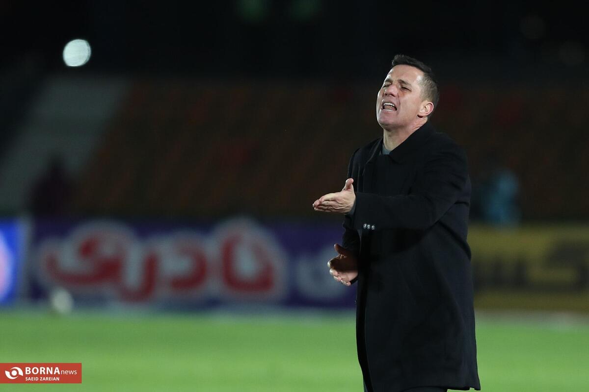 سوالی که سرمربی پرسپولیس باید جواب بدهد؛ داستان تعویض‌های عجیب اوسمار چیست؟