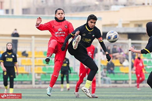دیدار تیم‌های فوتبال دختران سپاهان - تراکتور