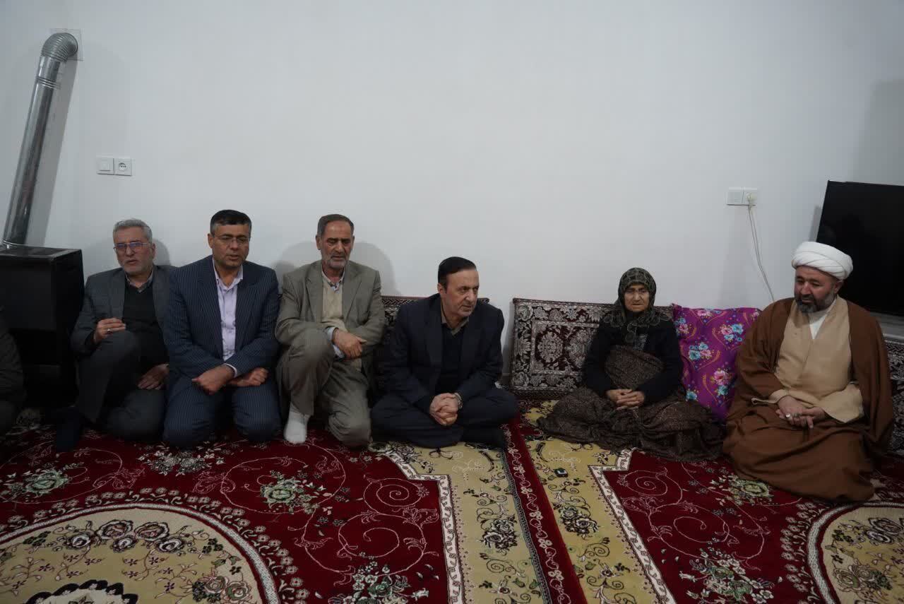 دیدار استاندار قزوین با خانواده شهیدان کرمی