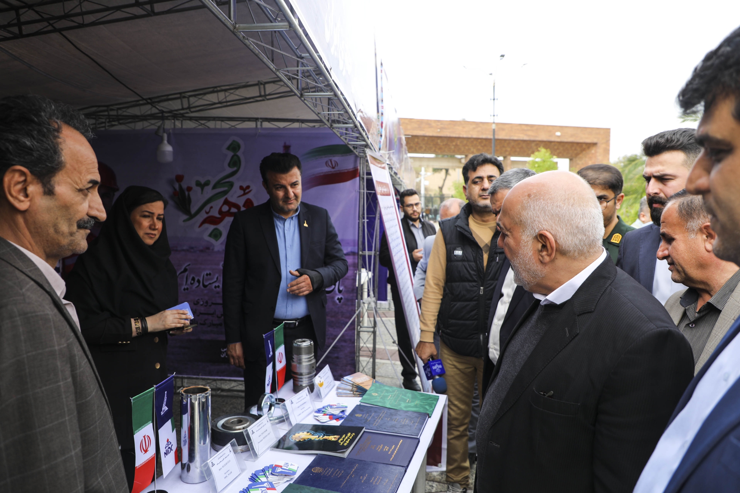 گزارش کار به صاحبان انقلاب؛ نمایشگاه گزارش کار به صاحبان انقلاب؛ نمایشگاه
