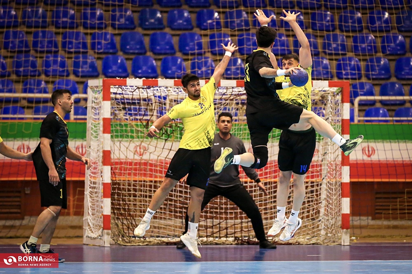 دیدار تیم‌های هندبال سپاهان - نفت و گاز گچساران