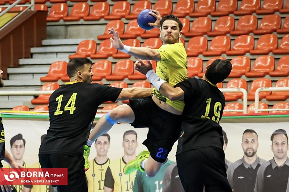 دیدار تیم‌های هندبال سپاهان - نفت و گاز گچساران