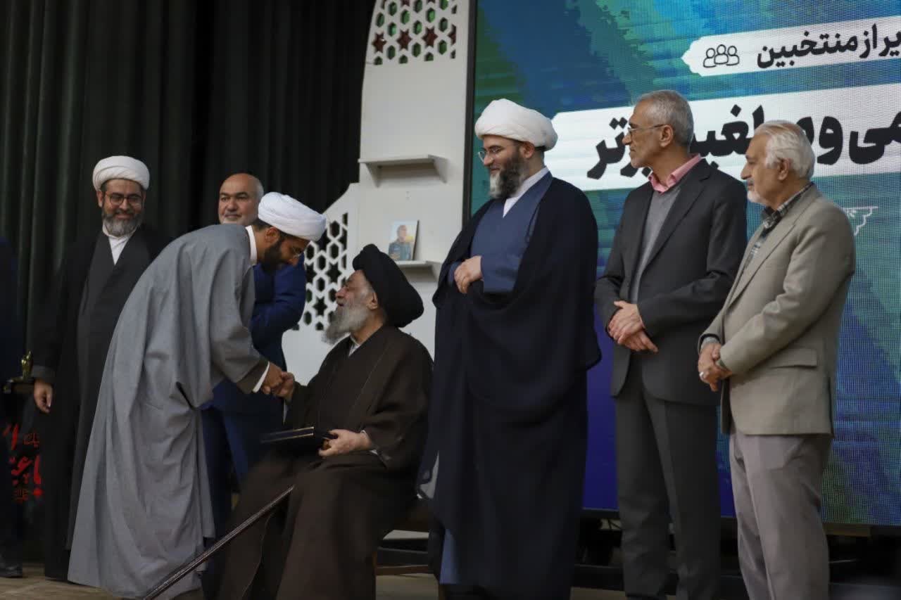 حجتالاسلام قمی در آیین اختتامیه سوگواره ملی پایتخت موکبها: موکب و موکبداری بخشی از هویت خوزستان است / هنرمندان به فکر تولید آثار موثر فرامرزی باشند حجتالاسلام قمی در آیین اختتامیه سوگواره ملی پایتخت موکبها: موکب و موکبداری بخشی از هویت خوزستان است / هنرمندان به فکر تولید آثار موثر فرامرزی باشند