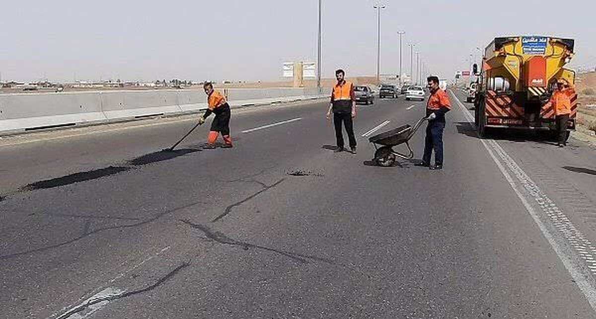 آغاز عملیات لکه‌گیری با رودمیکس در محورهای شهرستان لردگان
