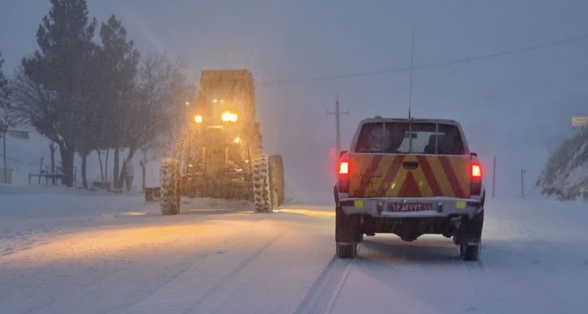 برف‌روبی بیش از ۲۶ هزار کیلومتر باند در جاده‌های استان کرمانشاه/ تمامی محور‌ها باز است