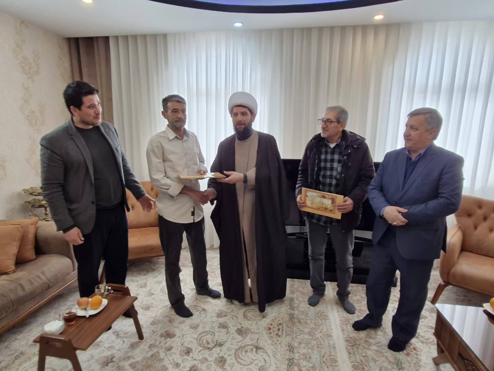 دیدار فرماندار تاکستان با جانبازان ۶۰ و ۵۰ درصد این شهر دیدار فرماندار تاکستان با جانبازان ۶۰ و ۵۰ درصد این شهر