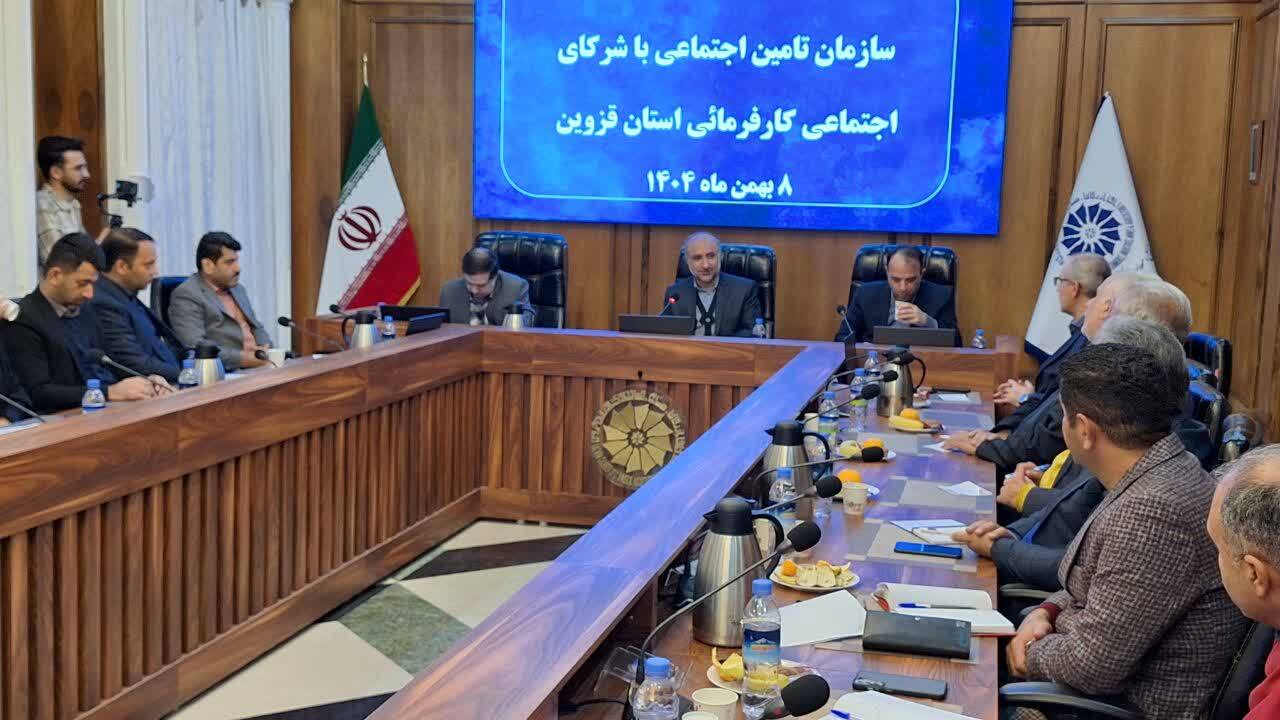 با تشکیل اتاق فکر از ایده کارفرمایان برای اصلاح قوانین و بخشنامه ها و حل مشکلات استفاده می کنیم با تشکیل اتاق فکر از ایده کارفرمایان برای اصلاح قوانین و بخشنامه ها و حل مشکلات استفاده می کنیم